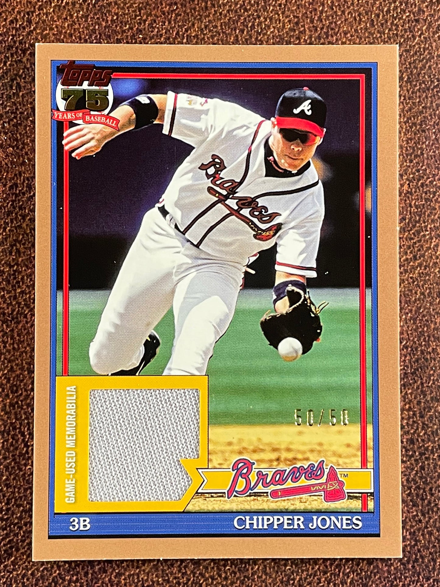 Chipper Jones - 2026 Topps Series 1 - GOLD 1991 RELIC Bookend 50/50 (*Edge Whiting*) - Braves