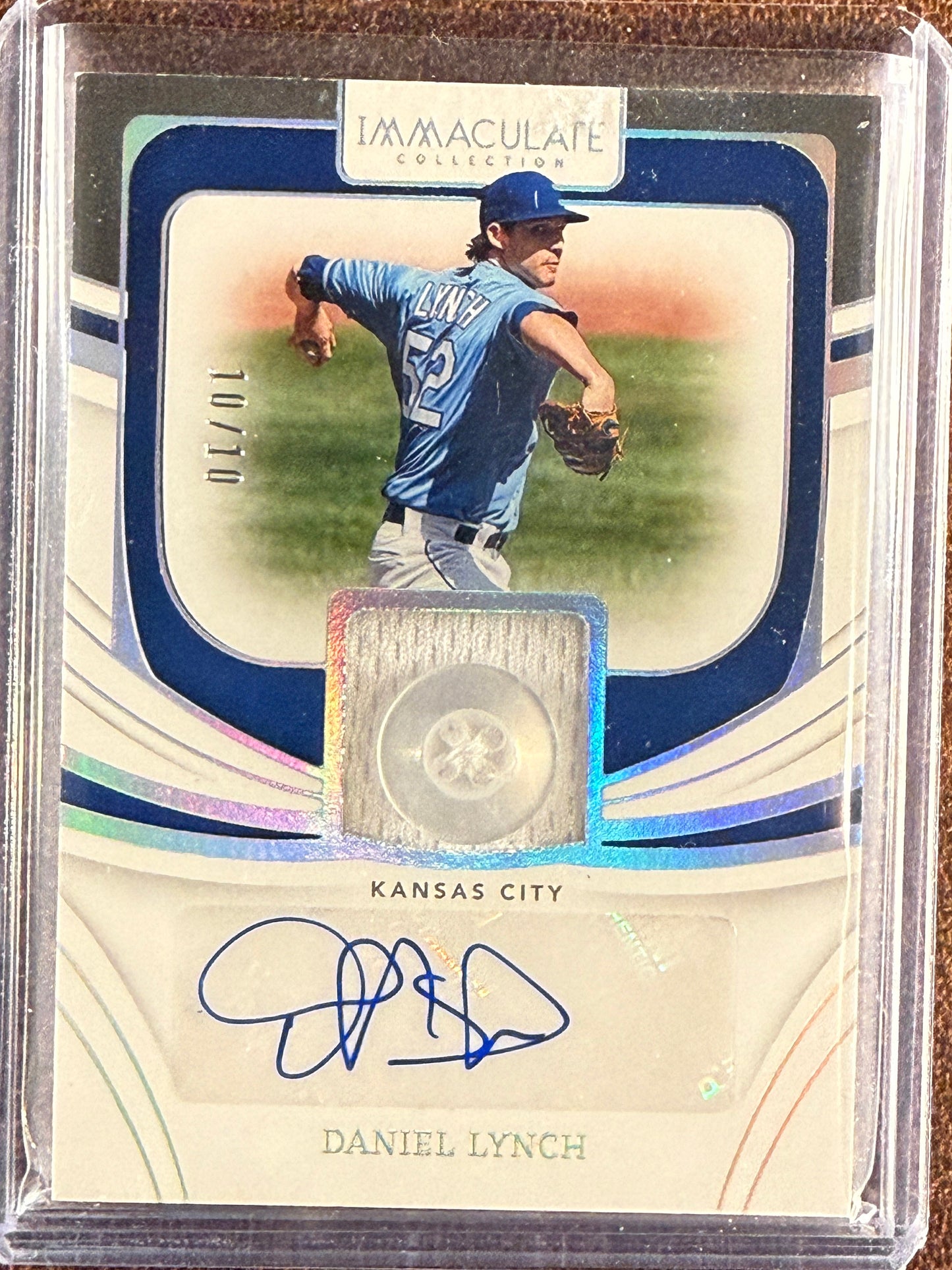 Daniel Lynch - 2022 Panini Immaculate - Button RELIC AUTO /10 - Royals