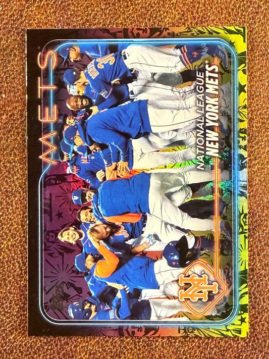 New York Mets - 2024 Topps Series 2 - Holiday Statue of Liberty - Mets (*top edge whiting*)