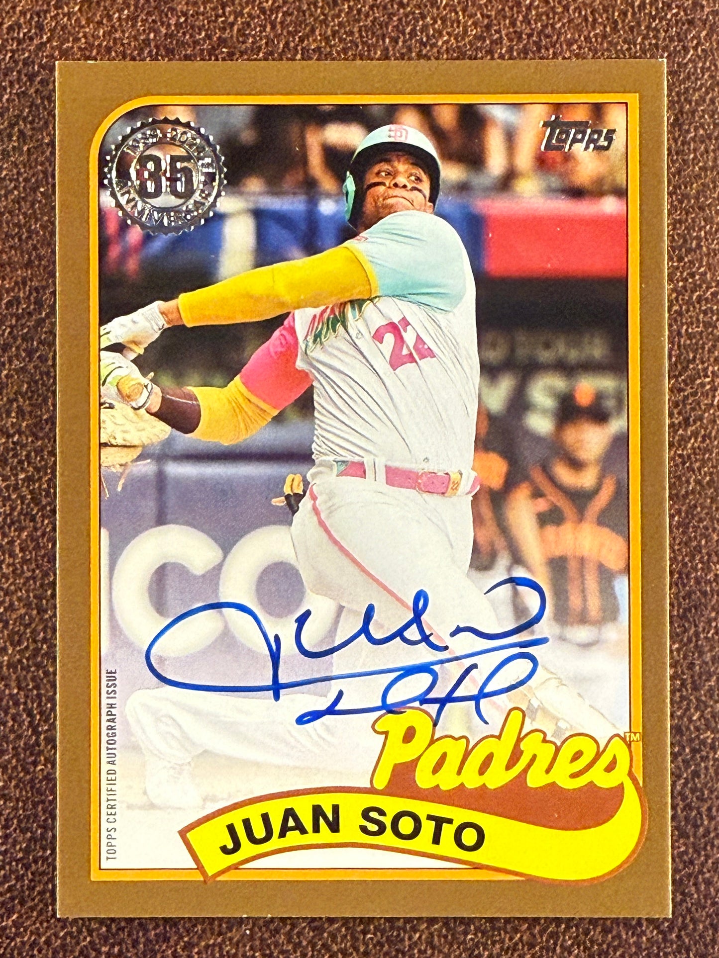 Juan Soto - 2024 Topps Series 2 - GOLD 1989 AUTO /50 (*Slight Edge Issues*) - Padres