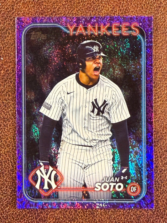 Juan Soto - 2024 Topps Update - PURPLE Holo Foil /799 - Mets (*Top Left Corner Issue*)