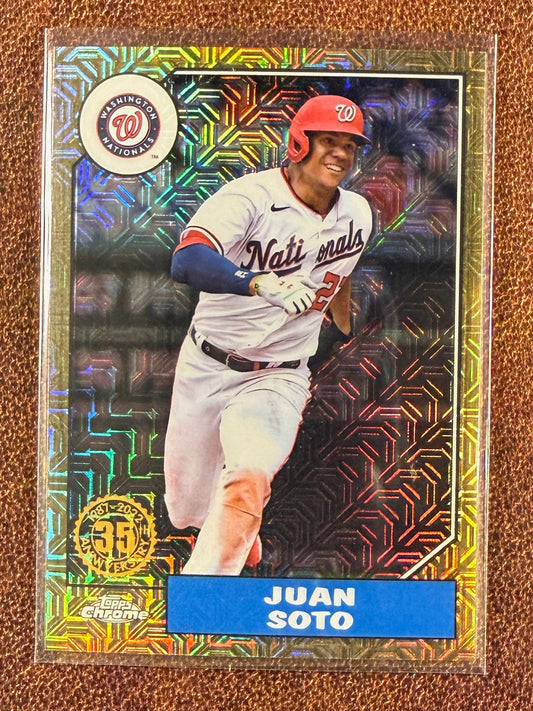 Juan Soto - 2022 Topps Update - Gold Mojo /50 - Nationals