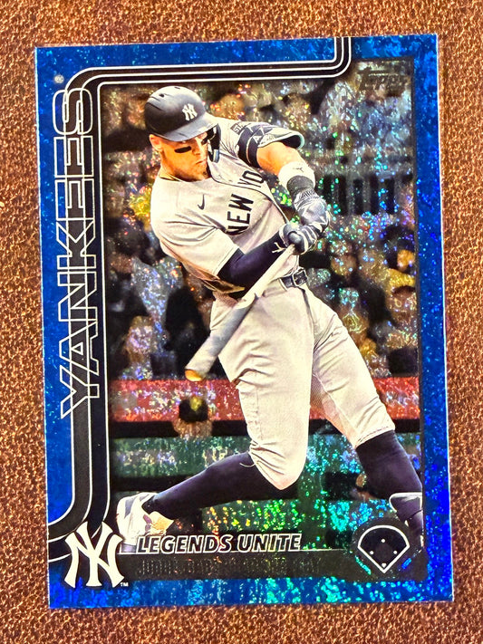 Aaron Judge - 2025 Topps Update - BLUE Holofoil /150 - Yankees